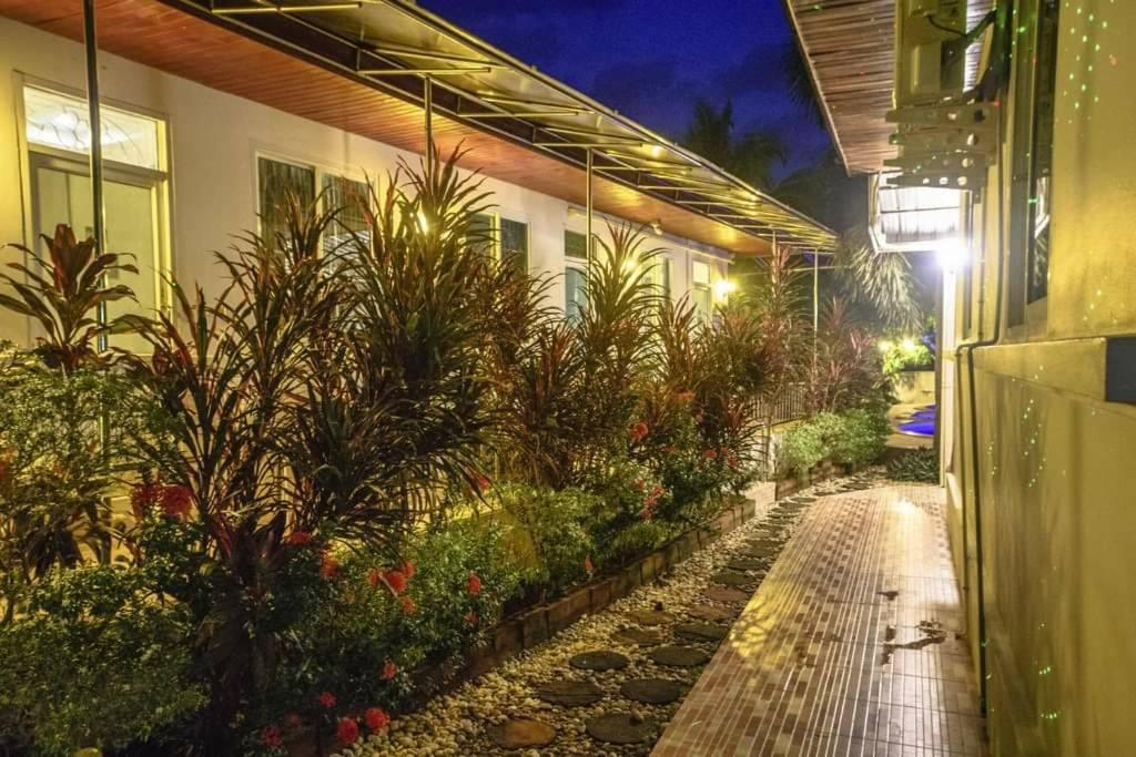 Nuch'S Apple Guest House Si Bun Ruang ภายนอก รูปภาพ