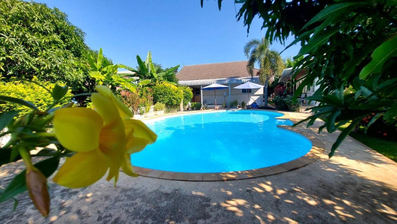 Nuch'S Apple Guest House Si Bun Ruang ภายนอก รูปภาพ
