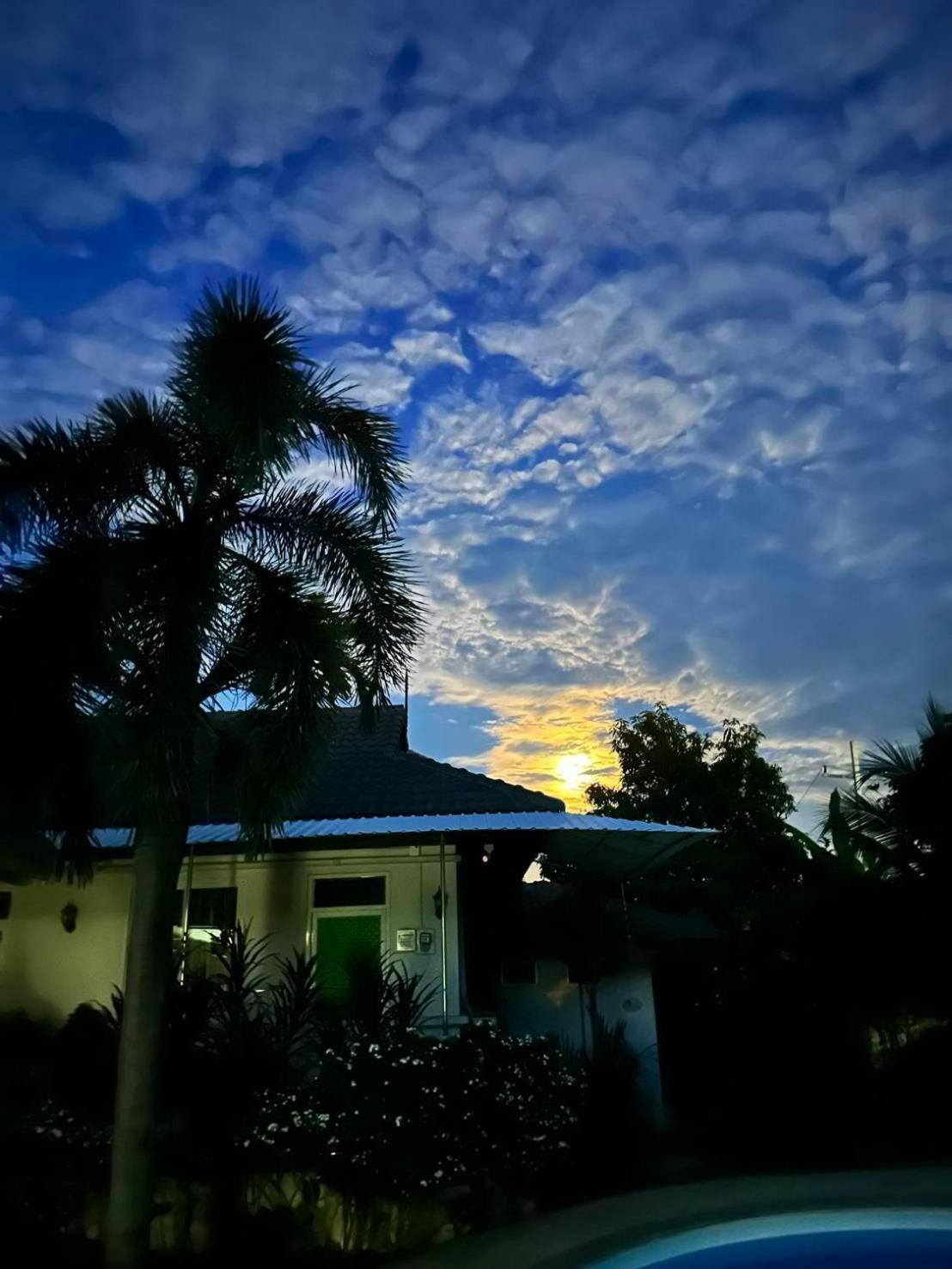 Nuch'S Apple Guest House Si Bun Ruang ภายนอก รูปภาพ