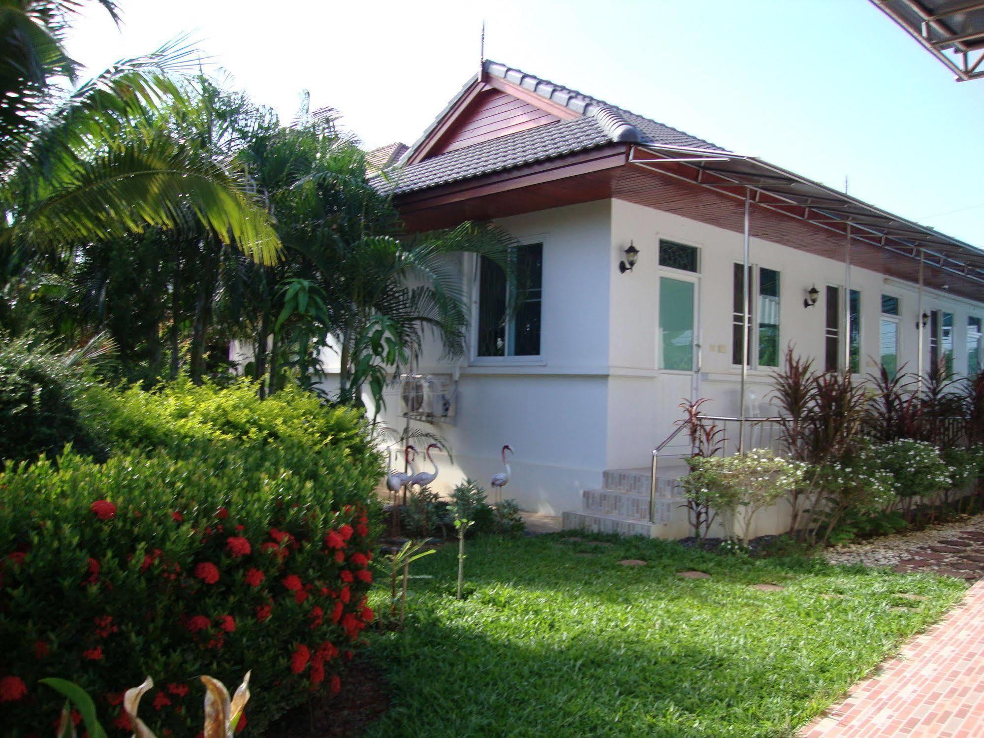 Nuch'S Apple Guest House Si Bun Ruang ภายนอก รูปภาพ