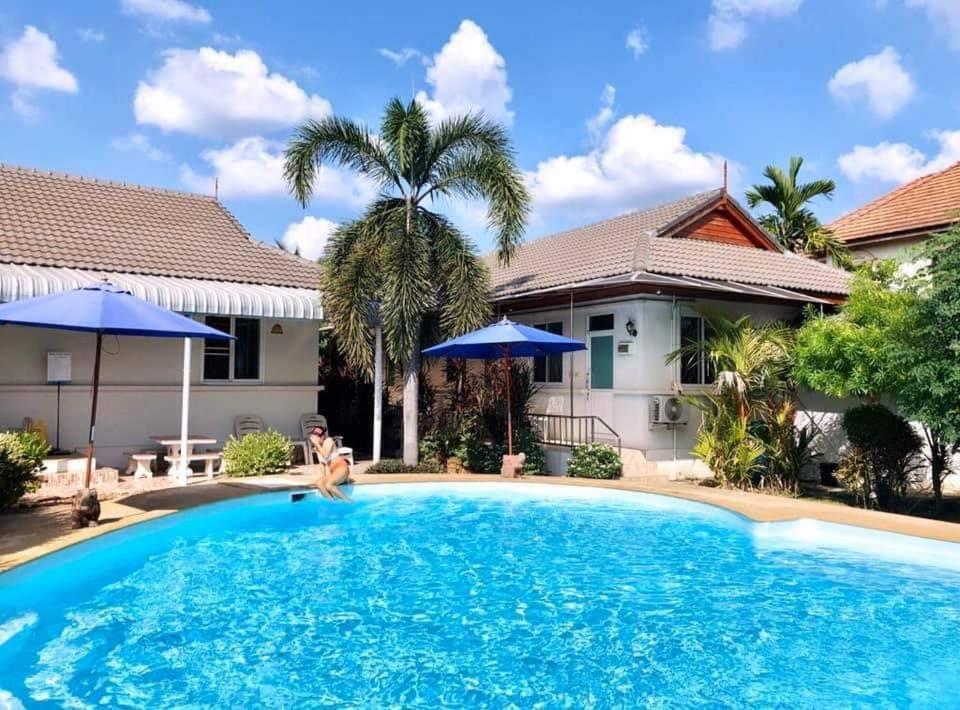 Nuch'S Apple Guest House Si Bun Ruang ภายนอก รูปภาพ
